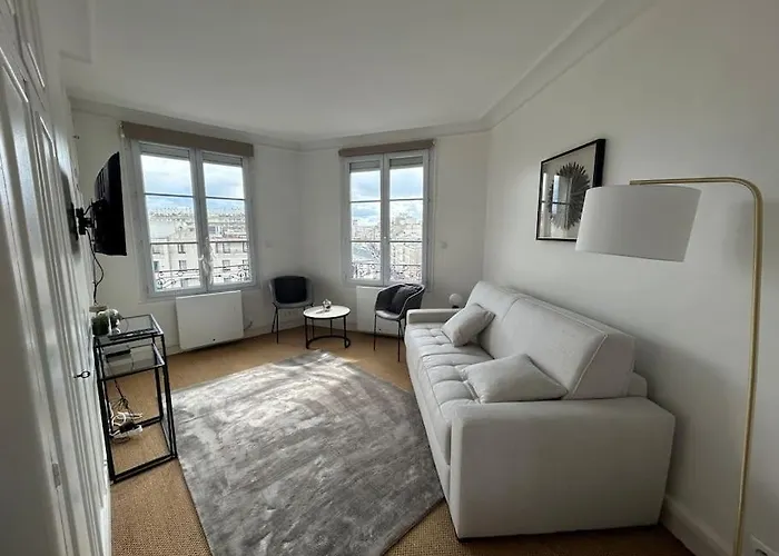 Elegant Eiffel Tower View Flat Lägenhet Paris