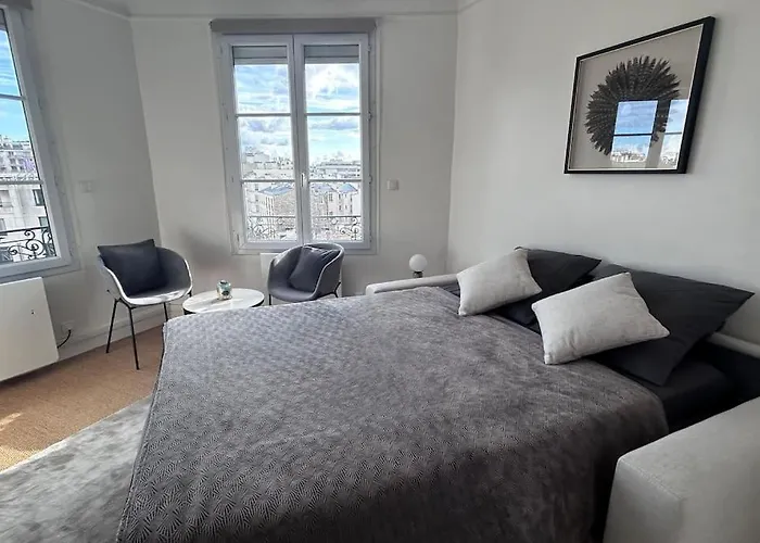 Elegant Eiffel Tower View Flat Lägenhet *