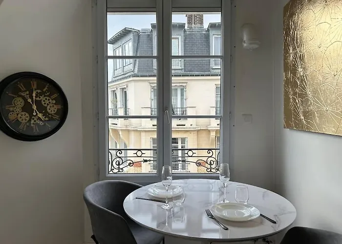 Elegant Eiffel Tower View Flat Lägenhet Paris