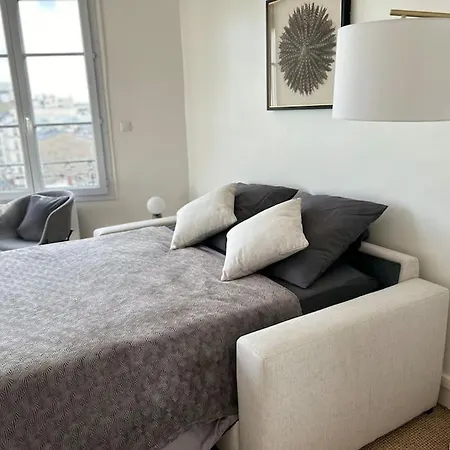 Elegant Eiffel Tower View Flat Paris