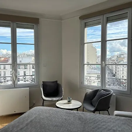 Elegant Eiffel Tower View Flat * 파리