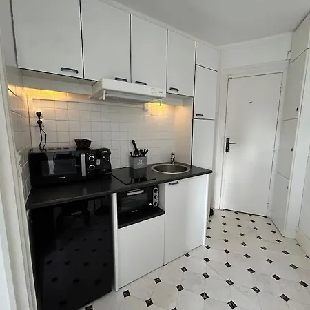 Elegant Eiffel Tower View Flat * 파리