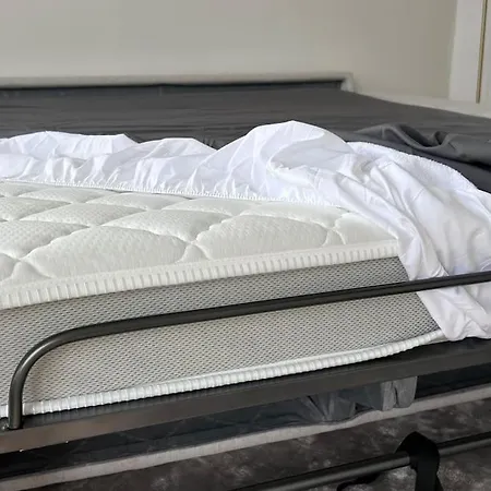 Elegant Eiffel Tower View Flat *