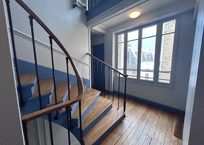 Elegant Eiffel Tower View Flat Paris