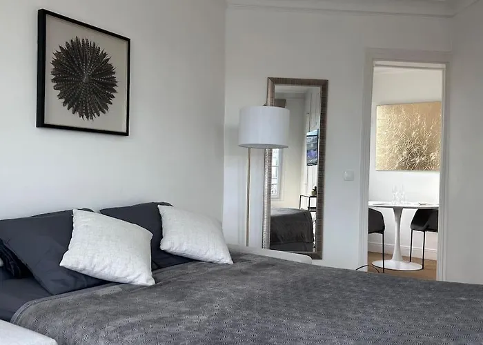 Elegant Eiffel Tower View Flat Apartamento