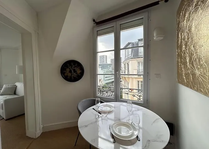 Elegant Eiffel Tower View Flat * Párizs