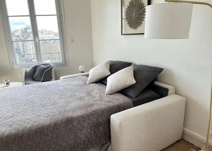 Elegant Eiffel Tower View Flat Paris