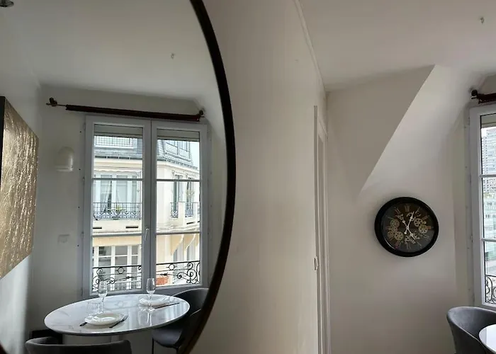 Elegant Eiffel Tower View Flat Paris