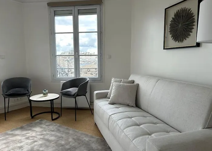 Elegant Eiffel Tower View Flat * Párizs