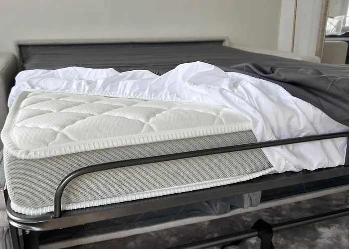 Elegant Eiffel Tower View Flat *