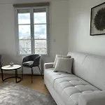 Elegant Eiffel Tower View Flat * Paříž