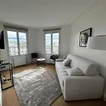 Elegant Eiffel Tower View Flat Apartamento Paris