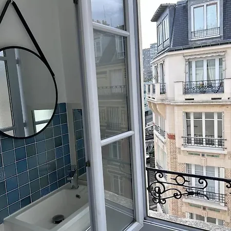 Elegant Eiffel Tower View Flat Parigi