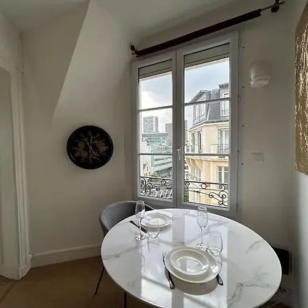 Elegant Eiffel Tower View Flat * Parigi