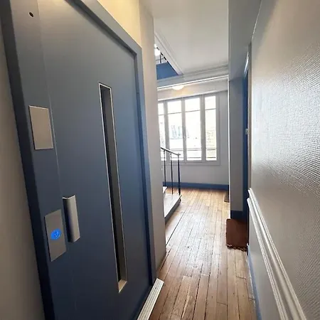 Apartment Elegant Eiffel Tower View Flat Paris