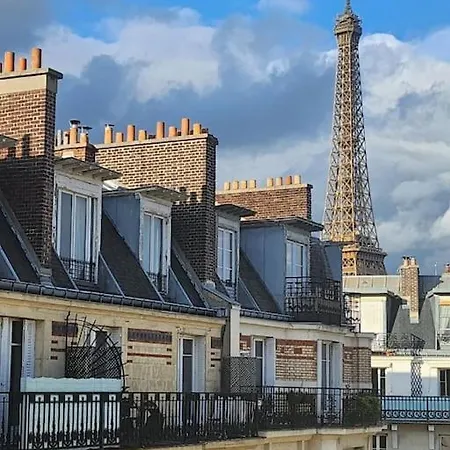 Elegant Eiffel Tower View Flat Apartment *
